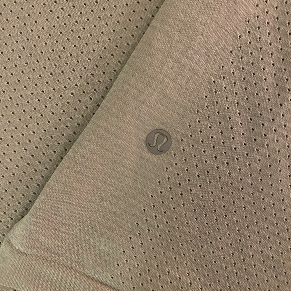 Lululemon T Shirt - Grey - XL - Picture 3 of 4